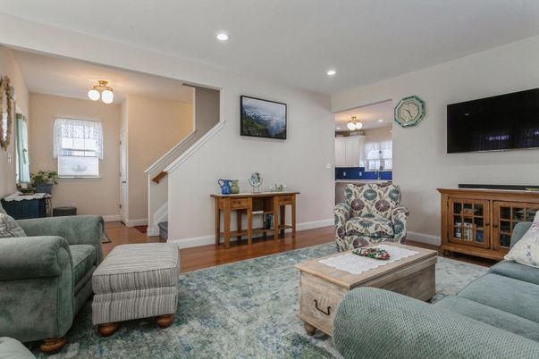 Interior, Living room, Recessed Lighting, Wood Texture Flooring