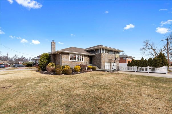 Backyard, Exterior, Facade, Brick Facade, Split Level