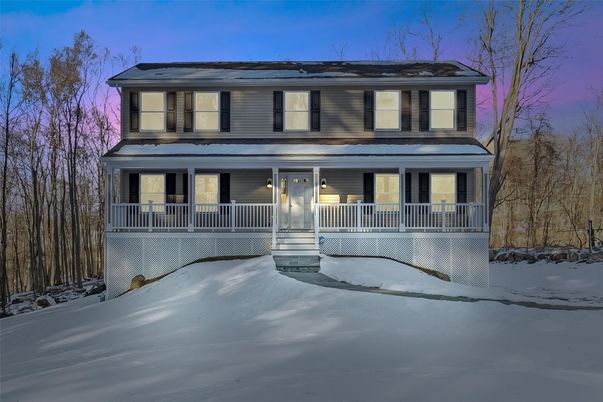 Exterior, Facade, American Foursquare