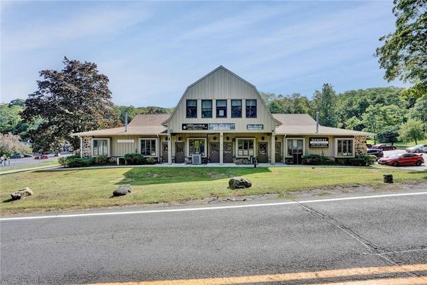 Exterior, Facade, Farmhouse