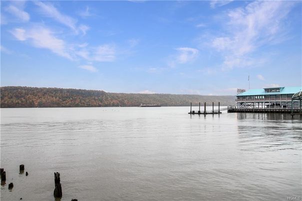 Exterior, Lake