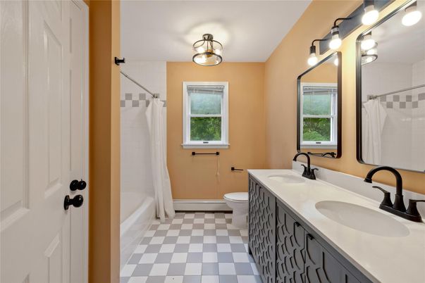 Bathroom, Dual Sink Vanities, Interior