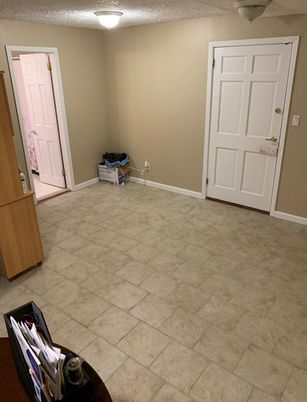 Empty room, Interior