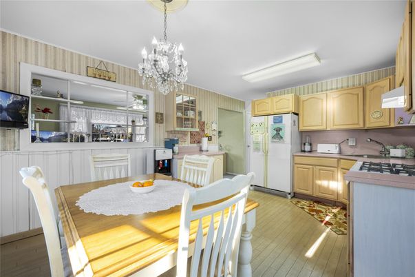 Chandelier, Dining room, Interior, Kitchen, Wood Texture Flooring