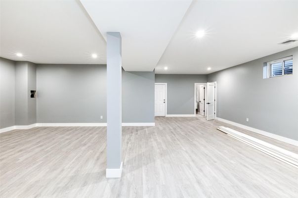 Empty room, Interior, Recessed Lighting, Wood Texture Flooring
