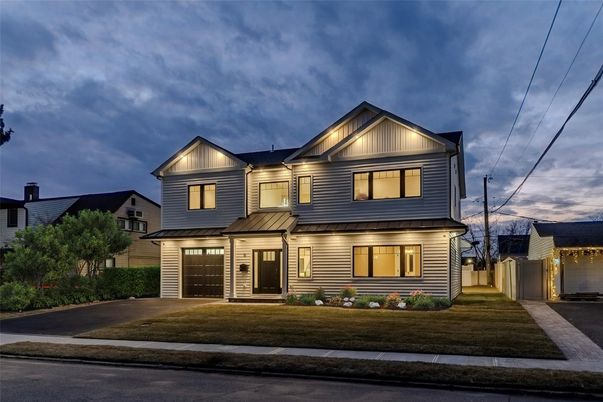 Attached, Exterior, Facade, Farmhouse