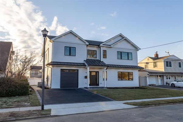 Attached, Exterior, Facade, Farmhouse