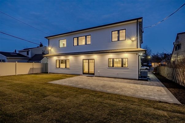 Backyard, Exterior, Facade, Split Level