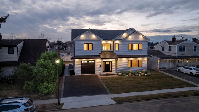 Attached, Exterior, Facade, Farmhouse
