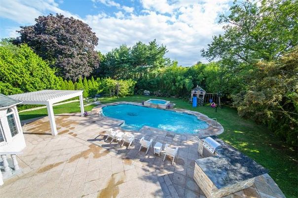 Exterior, Playground, Pool