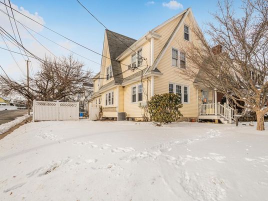 Exterior, Facade, Cape Cod
