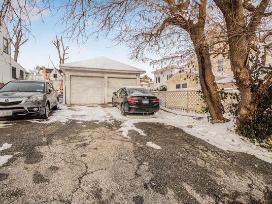 Detached Garage, Exterior