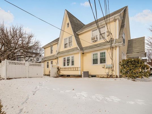 Exterior, Facade, Cape Cod