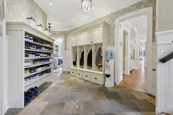 Interior, Pendant Lights, Recessed Lighting, Walk-in Closets, Wood Texture Flooring