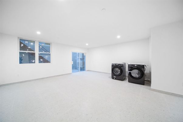 Empty room, Interior, Recessed Lighting, Washer