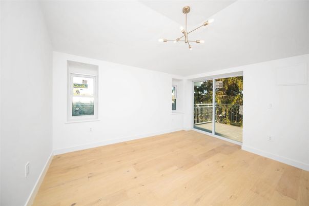 Empty room, Interior, Pendant Lights, Wood Texture Flooring