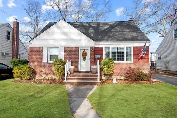 Exterior, Facade, Brick Facade, Cape Cod