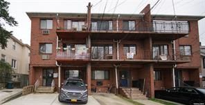 Exterior, Facade, Brick Facade, Rowhouse