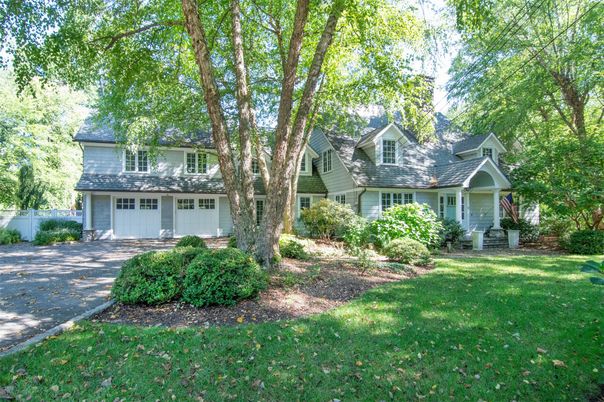 Attached, Exterior, Facade, Cape Cod