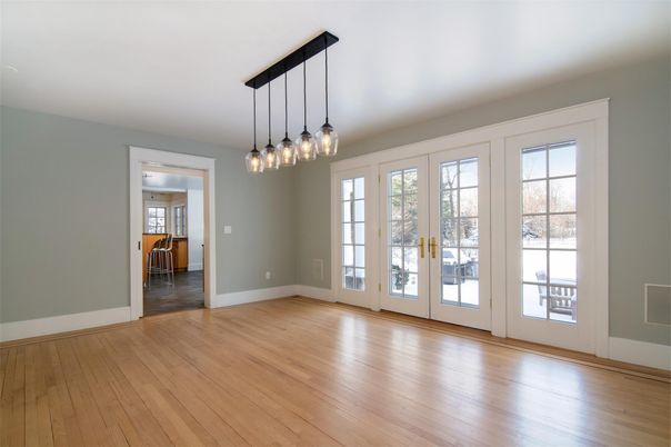 Empty room, Interior, Pendant Lights, Wood Texture Flooring