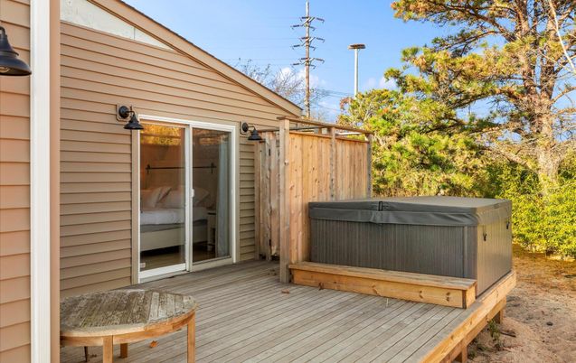 Exterior, Hot Tub