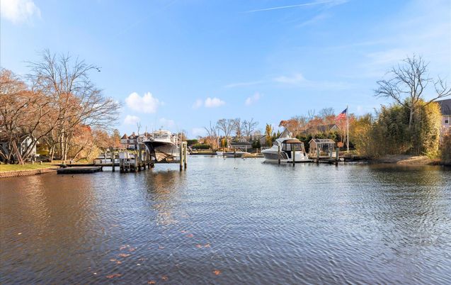 Exterior, Lake