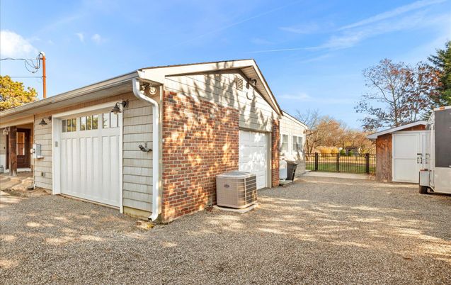 Detached Garage, Exterior