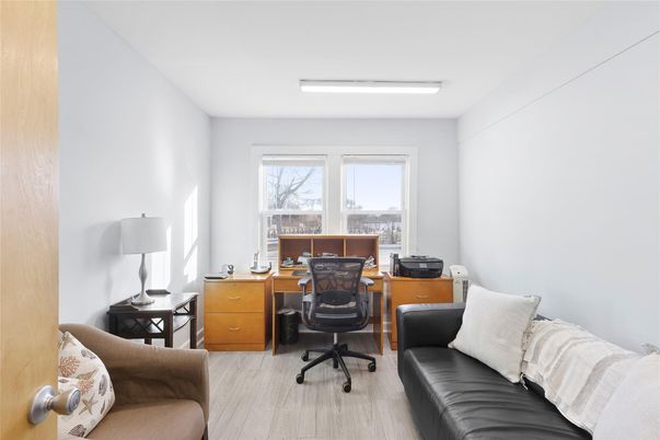 Home Office, Interior