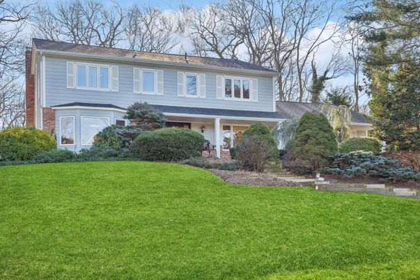 Exterior, Facade, Raised Ranch