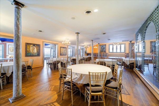Chandelier, Dining room, Interior, Recessed Lighting, Wood Texture Flooring