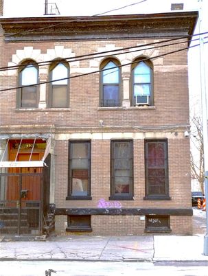 Exterior, Facade, Brick Facade, Rowhouse