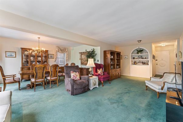 Chandelier, Dining room, Interior, Living room