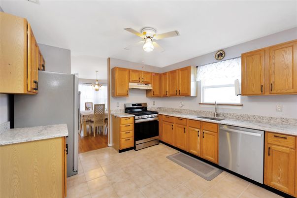 Dining room, Interior, Kitchen, Stainless Steel Appliances, Wood Texture Flooring