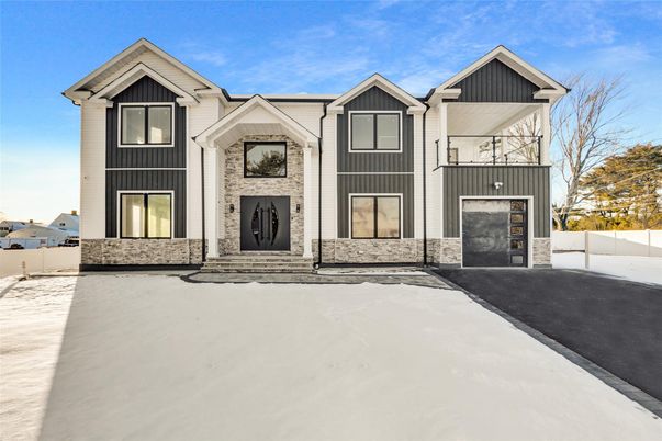 Attached, Exterior, Facade, Farmhouse