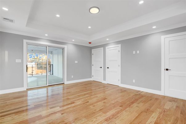 Empty room, Interior, Recessed Lighting, Wood Texture Flooring
