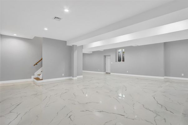 Empty room, Interior, Marble, Recessed Lighting