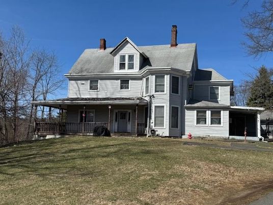 Exterior, Facade, Queen Anne Victorian
