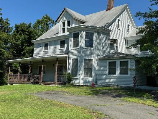 Exterior, Facade, Queen Anne Victorian