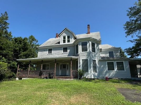 Backyard, Exterior, Facade, Queen Anne Victorian
