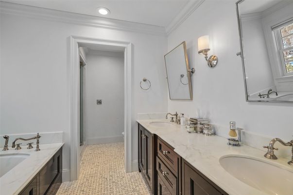 Bathroom, Dual Sink Vanities, Interior, Recessed Lighting