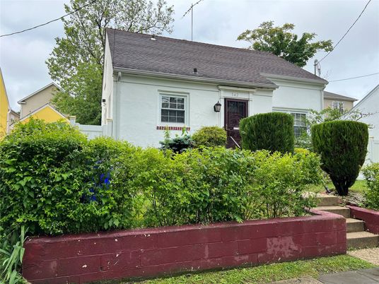 Exterior, Facade, Cape Cod