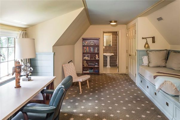 Home Office, Interior