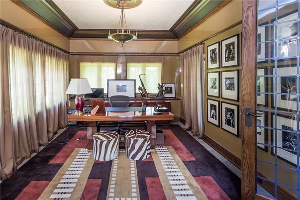 Home Office, Interior