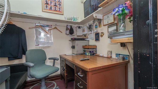 Home Office, Interior