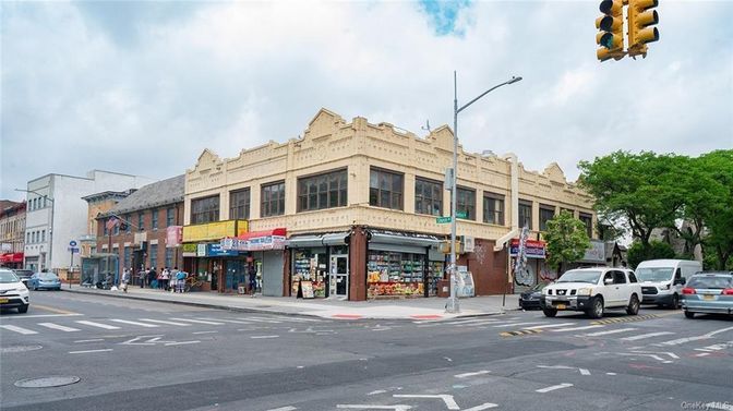 Exterior, Facade, Condo Building