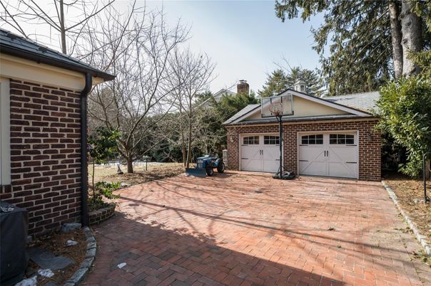 Detached Garage, Exterior