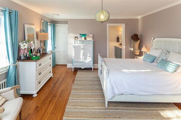 Bedroom, Interior, Pendant Lights, Wood Texture Flooring