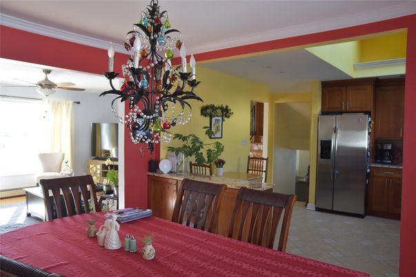 Chandelier, Dining room, Interior, Kitchen, Stainless Steel Appliances