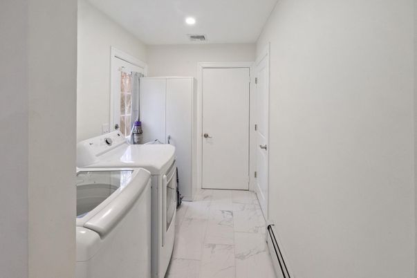 Interior, Marble, Recessed Lighting, Washer