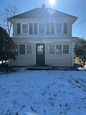 Exterior, Facade, American Foursquare